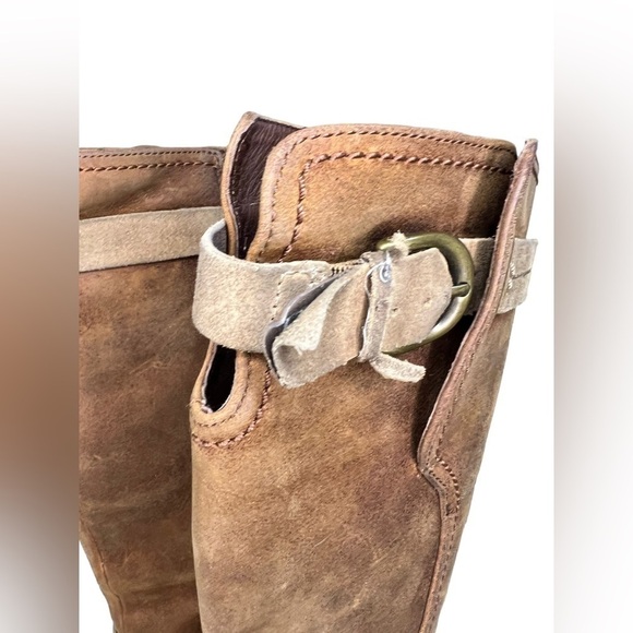 UGG Darcy Australian Riding Buckle Boots w/ zipper
Full Grain Distressed Leather - Picture 8 of 14